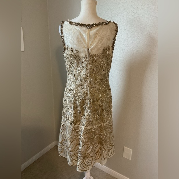 Carolina Herrera Rhinestone Beaded Floral Embellished Sheath Dress Size 6 Gold - Picture 4 of 16